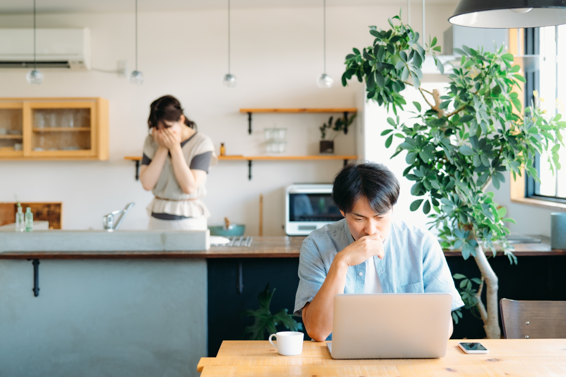 妻の出張中に発覚した夫の裏切り